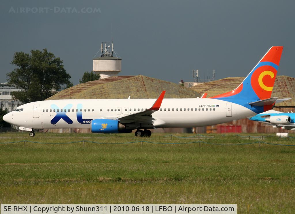 SE-RHX, 1999 Boeing 737-86N C/N 28592, Ready for take off rwy 32R