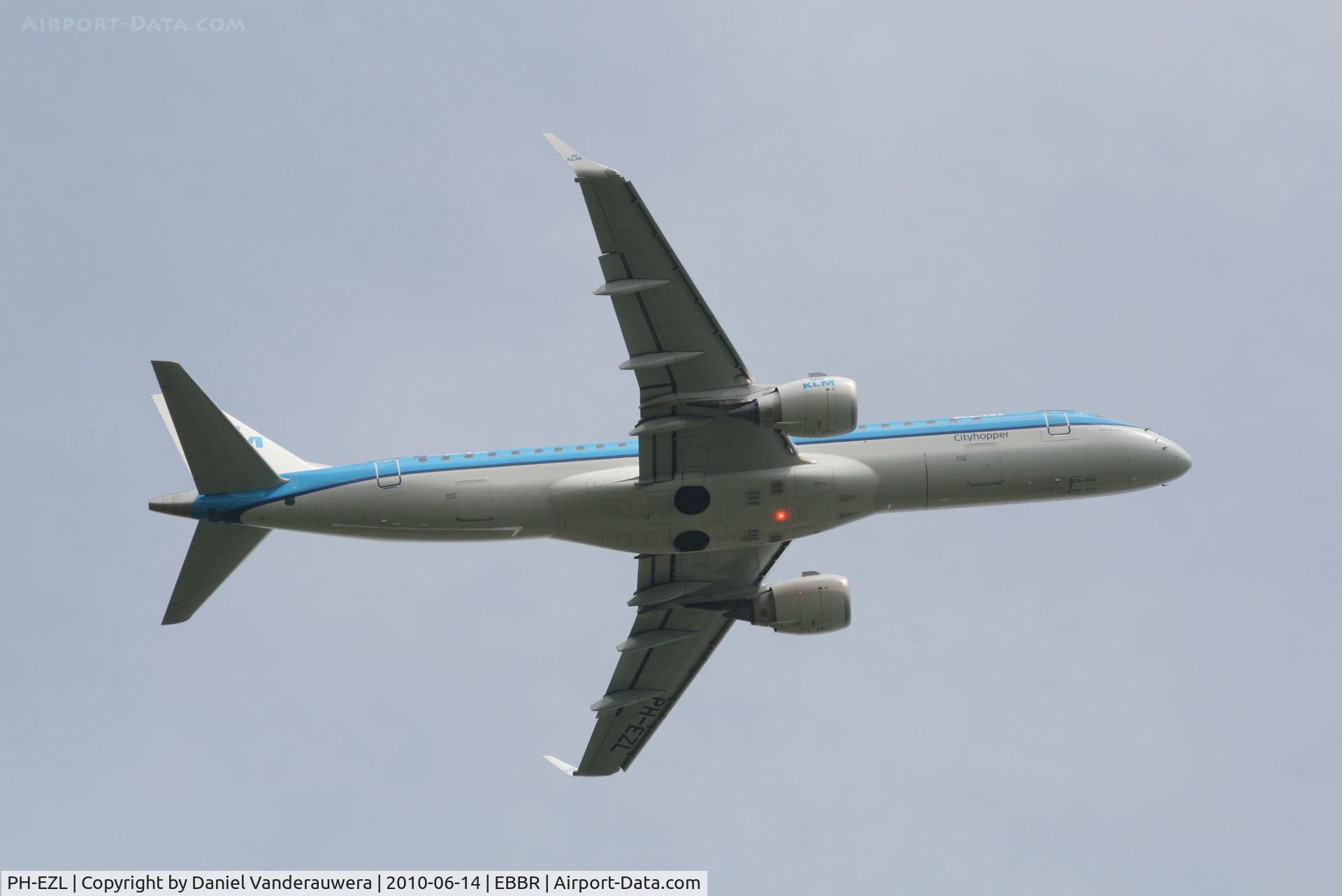 PH-EZL, 2010 Embraer 190LR (ERJ-190-100LR) C/N 19000334, Flight KL1724 is taking off from RWY 07R