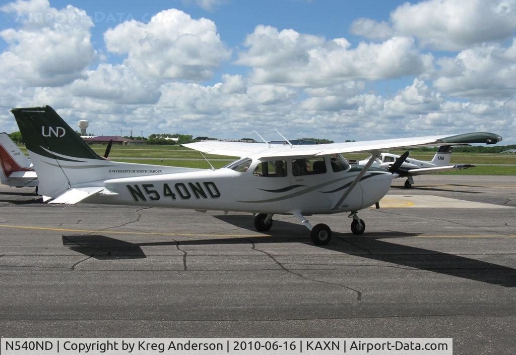 N540ND, Cessna 172S C/N 172S10984, At the fuel pump.
