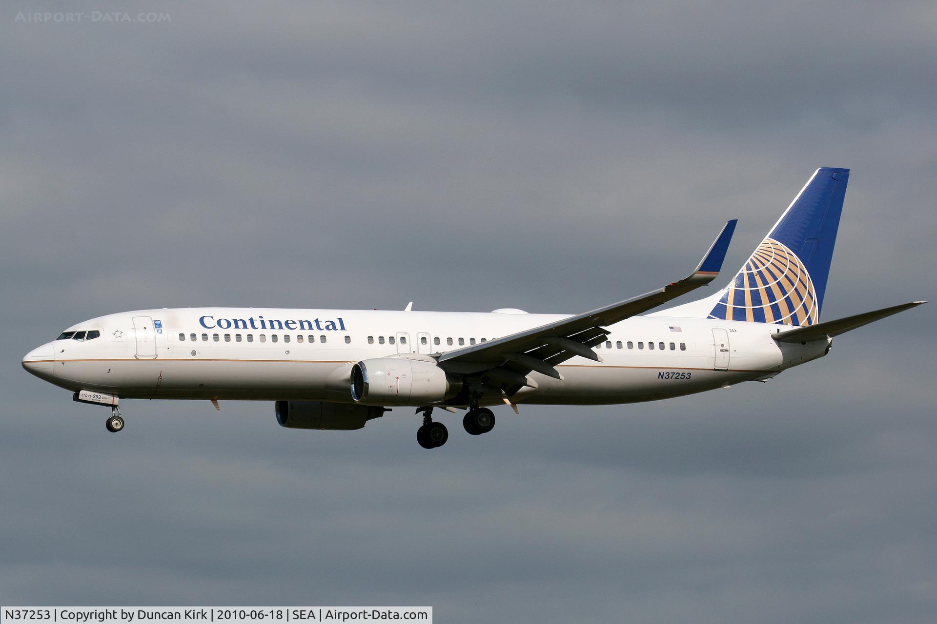 N37253, 2000 Boeing 737-824 C/N 30584, Soon to be wearing United titles!