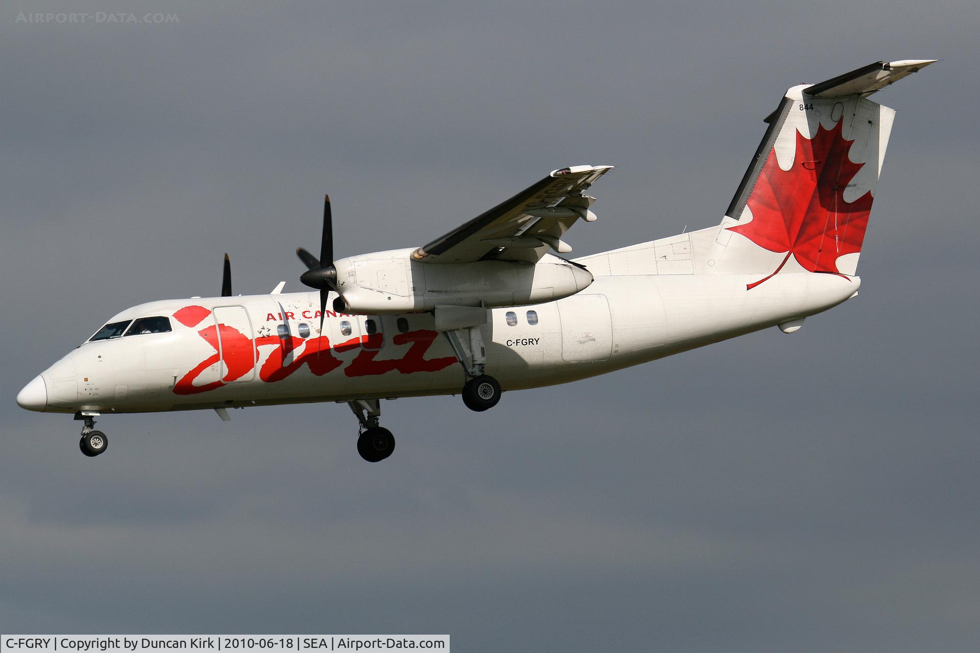 C-FGRY, 1990 De Havilland Canada DHC-8-102 Dash 8 C/N 212, Arriving from nearby Vancouver, BC