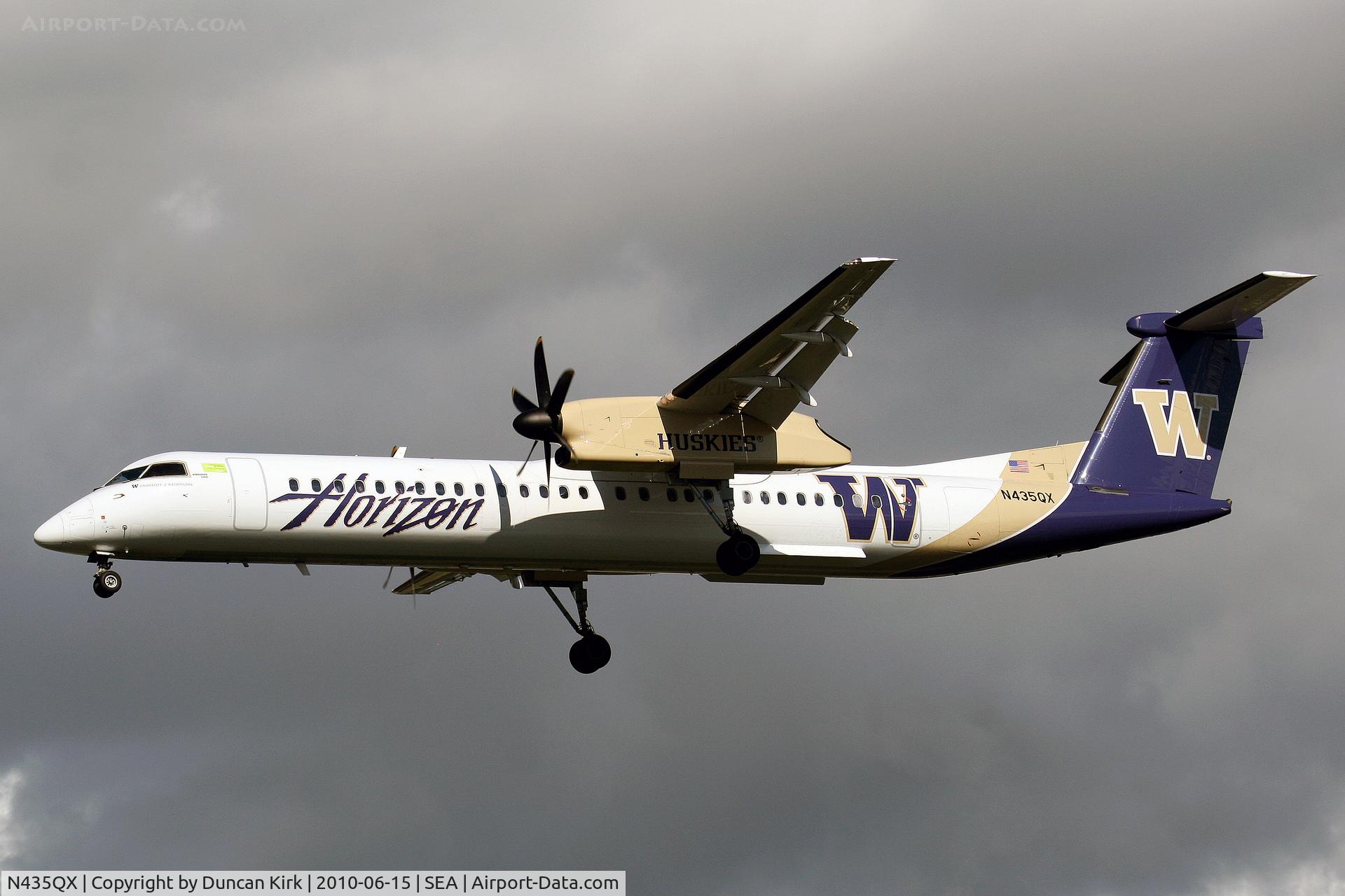 N435QX, 2008 Bombardier DHC-8-402 Dash 8 C/N 4232, The University of Washington Dash 8 landing with nice threatening skies as a back drop