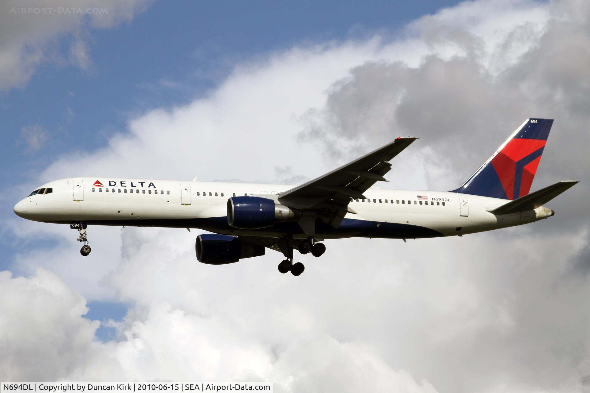 N694DL, 1998 Boeing 757-232 C/N 29726, Another fine Boeing machine!