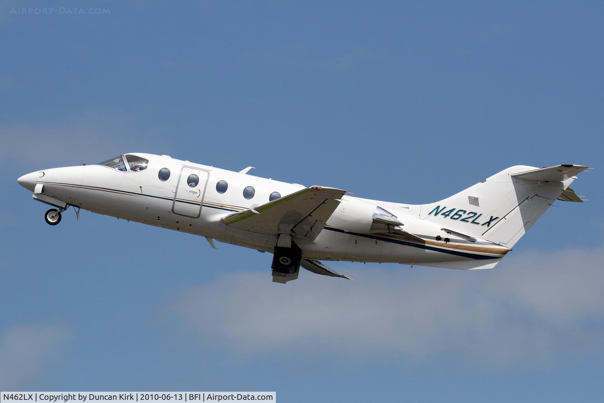 N462LX, 2005 Raytheon Beechjet 400A/Nextant N400XT C/N RK-423, Climbing out from BFI