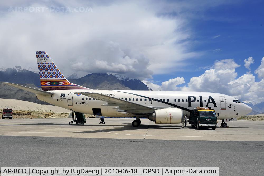 AP-BCD, 1985 Boeing 737-340 C/N 23297, During quick turn around at Skardu Airport north of Pakistan. On the way back to Islamabad, the airplane was flown low over the river between valleys at 12,500 ft. Field elevation of this airport is about 7,600 feet above MSL.