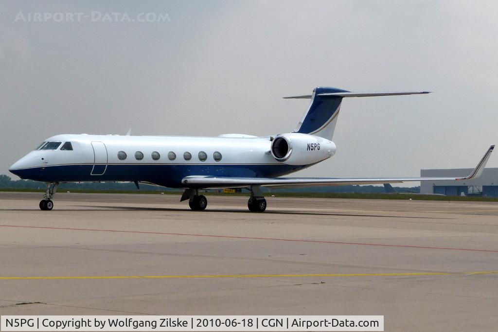 N5PG, 2004 Gulfstream Aerospace GV-SP (G550) C/N 5046, visitor