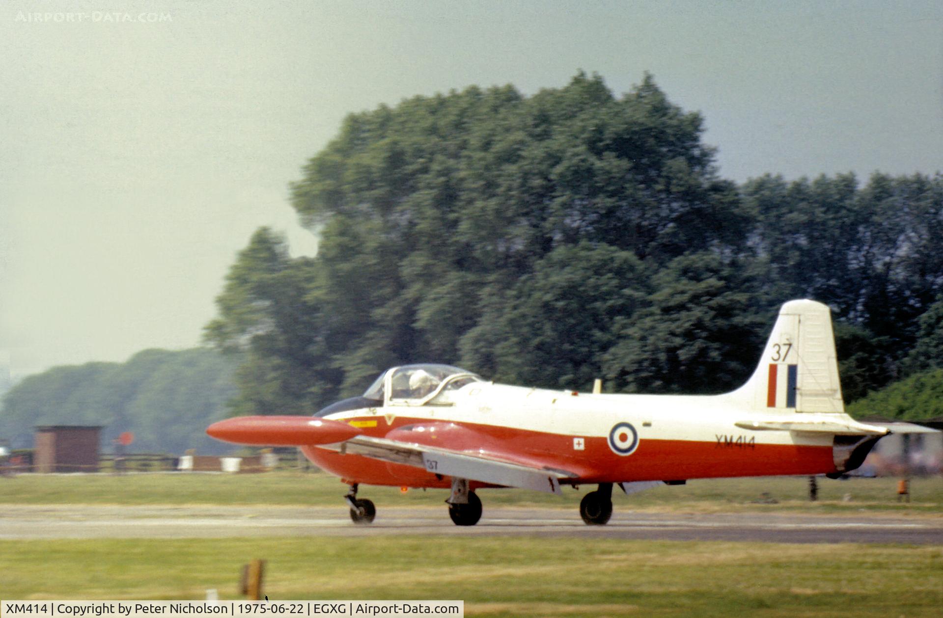 XM414, 1960 Hunting P-84 Jet Provost T.3 C/N PAC/W/9221, Jet Provost T.3 displaying at the 1975 RAF Church Fenton Airshow