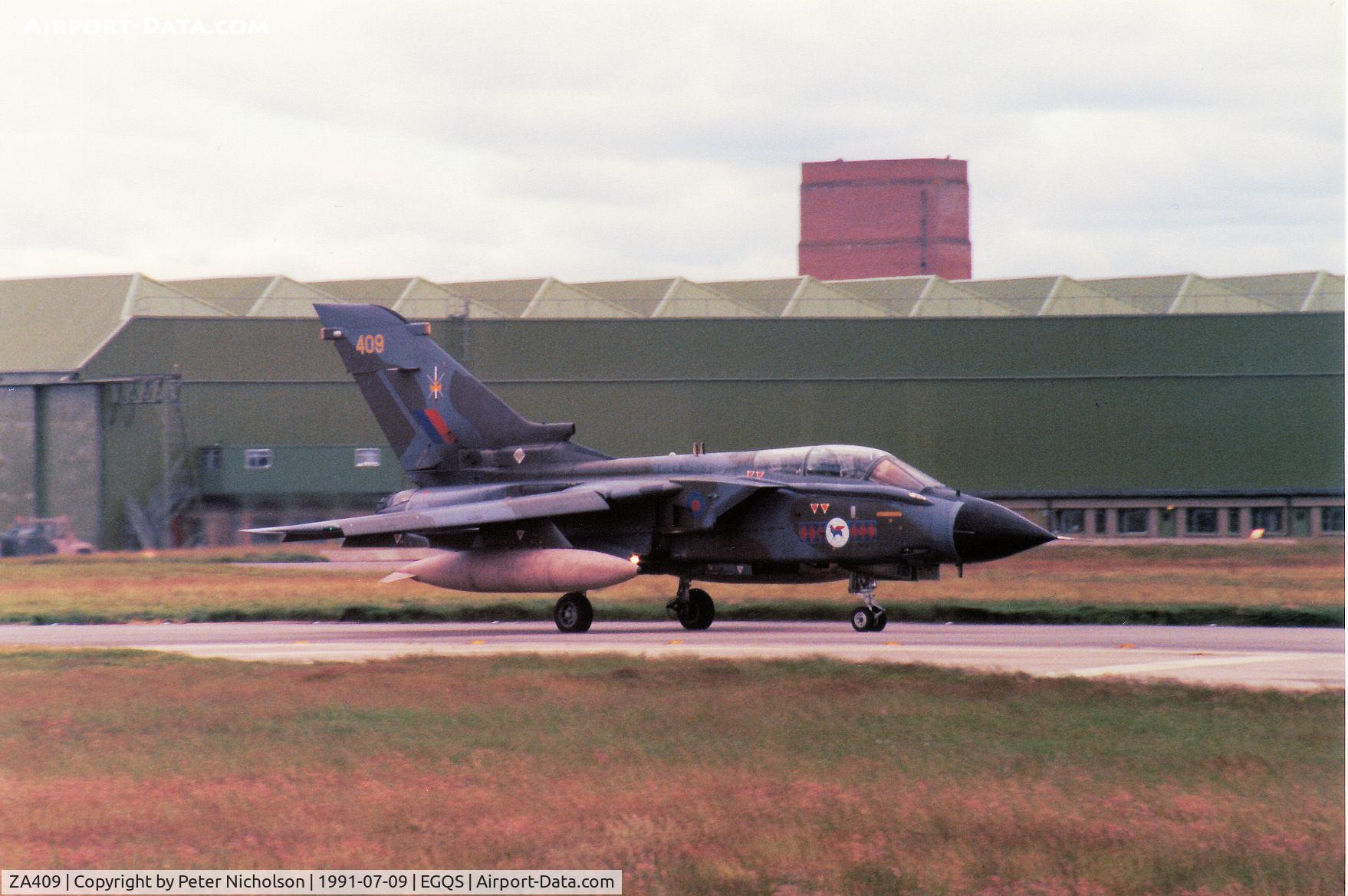 ZA409, 1983 Panavia Tornado GR.1 C/N 224/BT033/3108, Tornado GR.1, callsign Magnum 3, of RAF Honington's Tactical Weapons Conversion Unit taxying to the active runway at RAF Lossiemouth in the Summer of 1991.