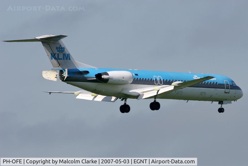 PH-OFE, 1989 Fokker 100 (F-28-0100) C/N 11260, Fokker 100 (F-28-0100) on approach to Rwy 07 at Newcastle Airport in May 2007.