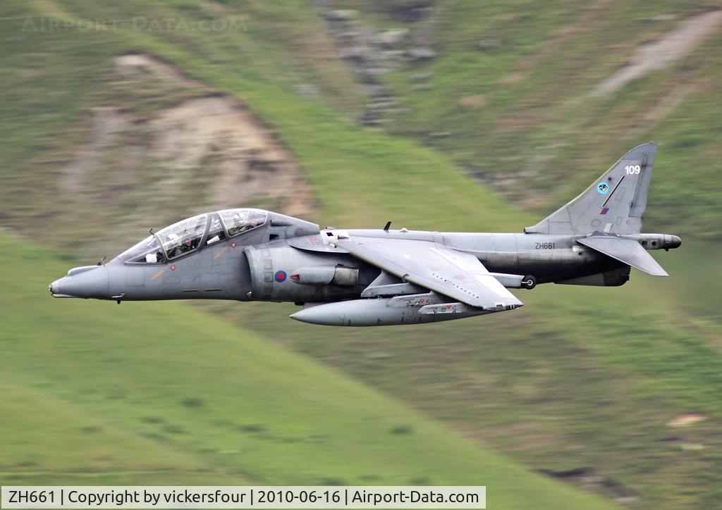 ZH661, 1995 British Aerospace Harrier T.10 C/N TX009, Royal Air Force Harrier T12 (c/n TX009). Operated by 4 (R) Squadron, coded '109'. M6 Pass, Cumbria.