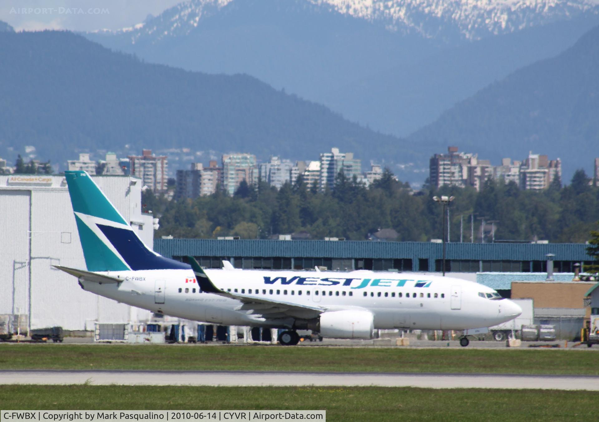 C-FWBX, 2003 Boeing 737-7CT C/N 32751, Boeing 737-700