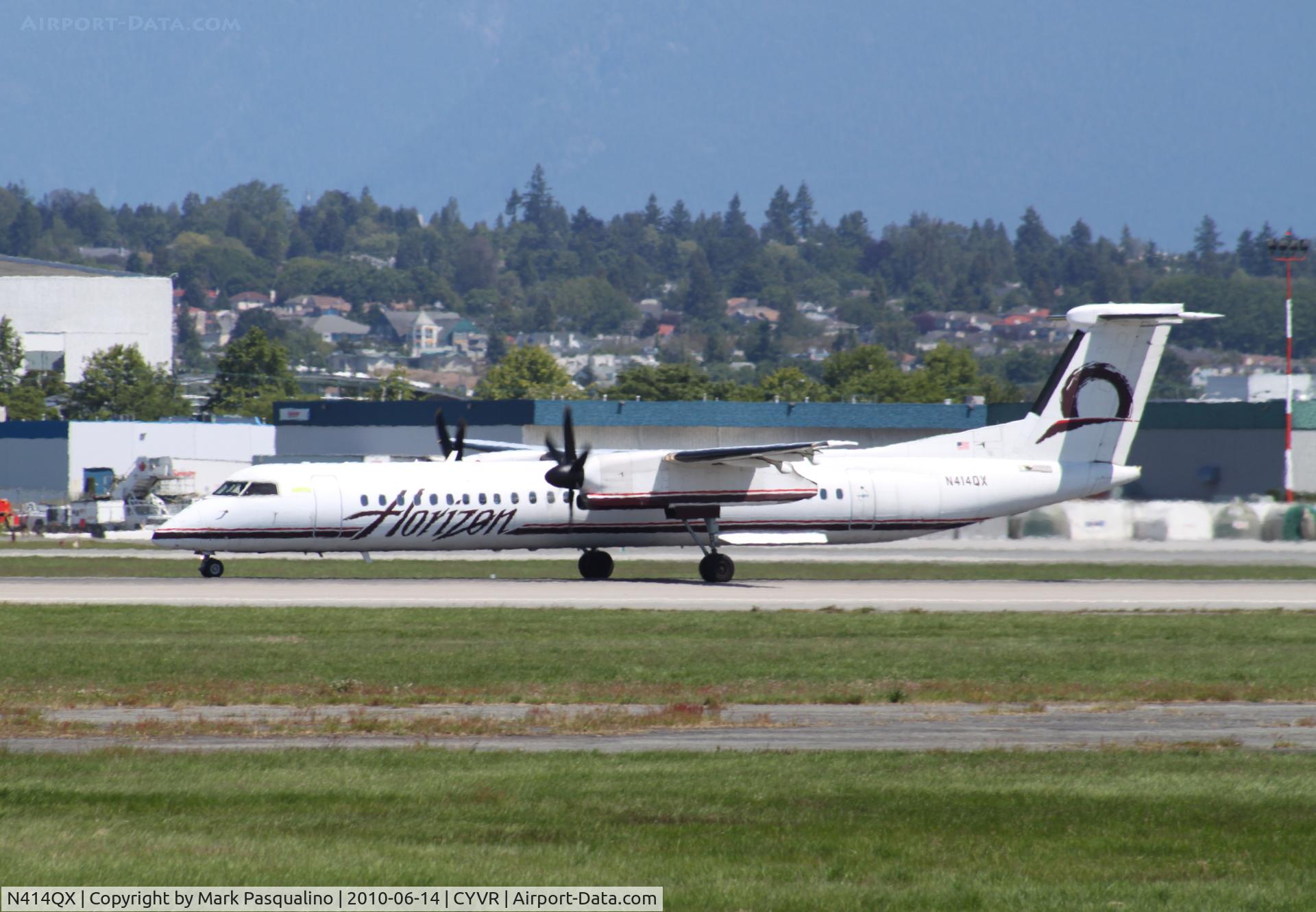 N414QX, 2002 Bombardier DHC-8-402 Dash 8 C/N 4061, DHC-8-400