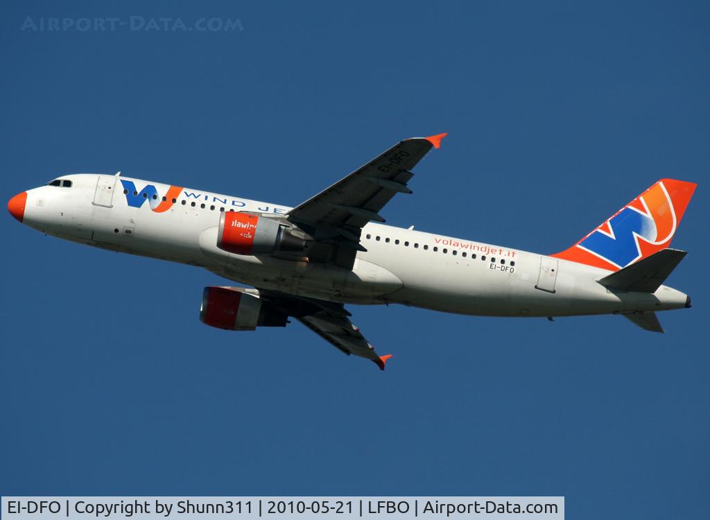 EI-DFO, 1992 Airbus A320-211 C/N 0371, Taking off rwy 32R