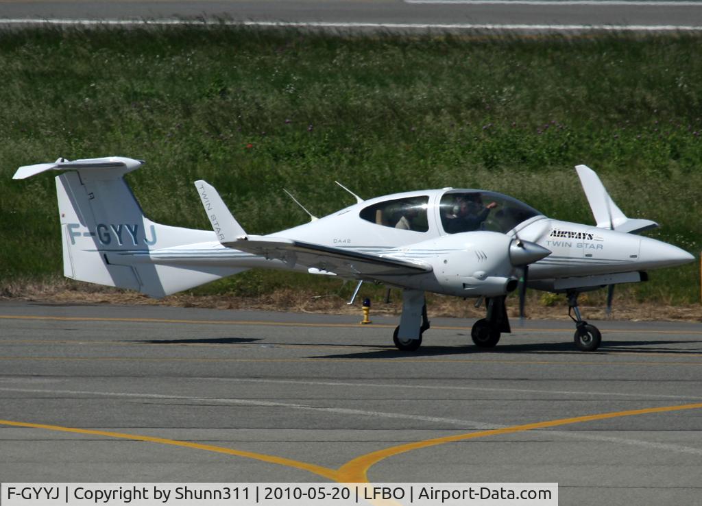 F-GYYJ, Diamond DA-42 Twin Star C/N 42.020, Taxiing to his parking...