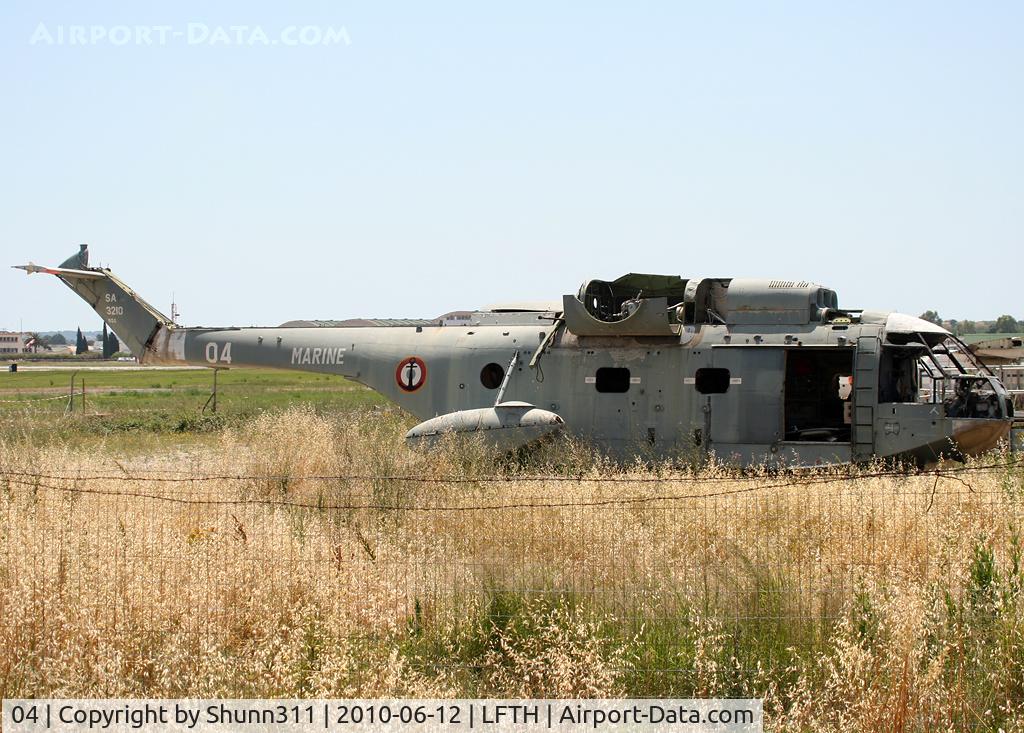 04, Sud Aviation SA-3210 Super Frelon C/N 04, Dumped Super Frelon @ the LFTH Navy Base...