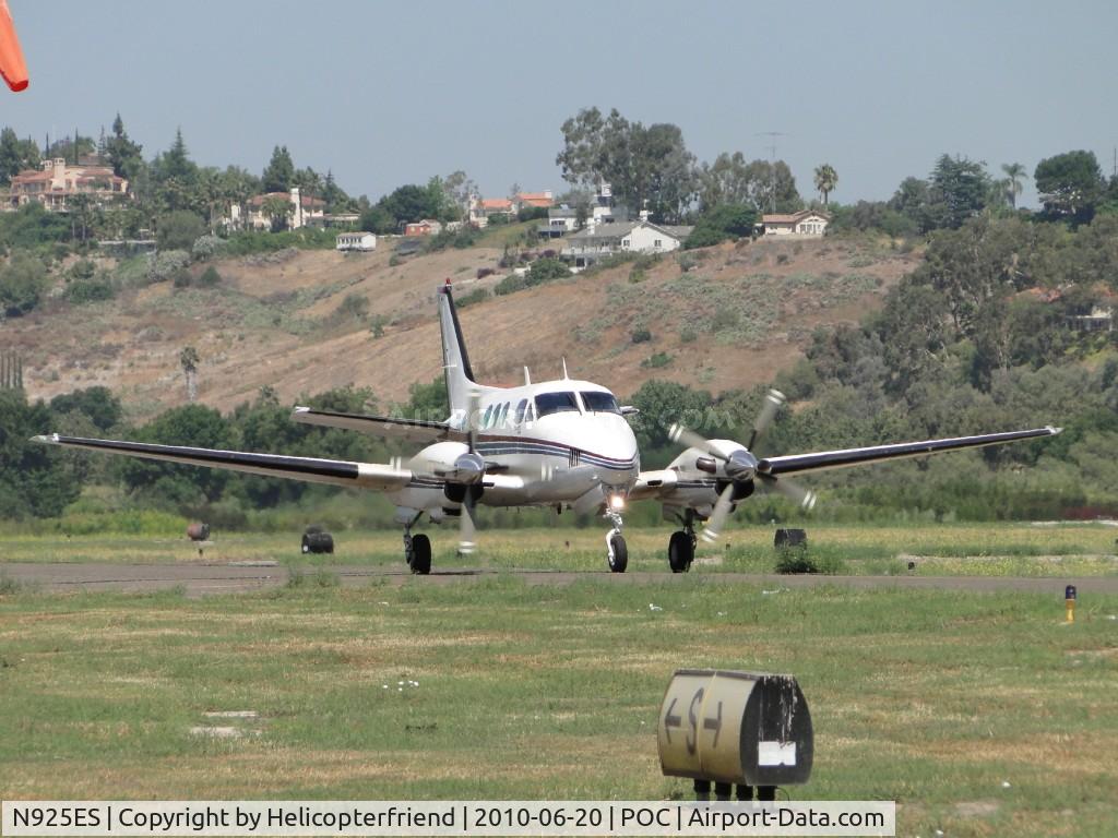 N925ES, 1980 Beech C90 King Air C/N LJ-906, Taxiing to runway for take off