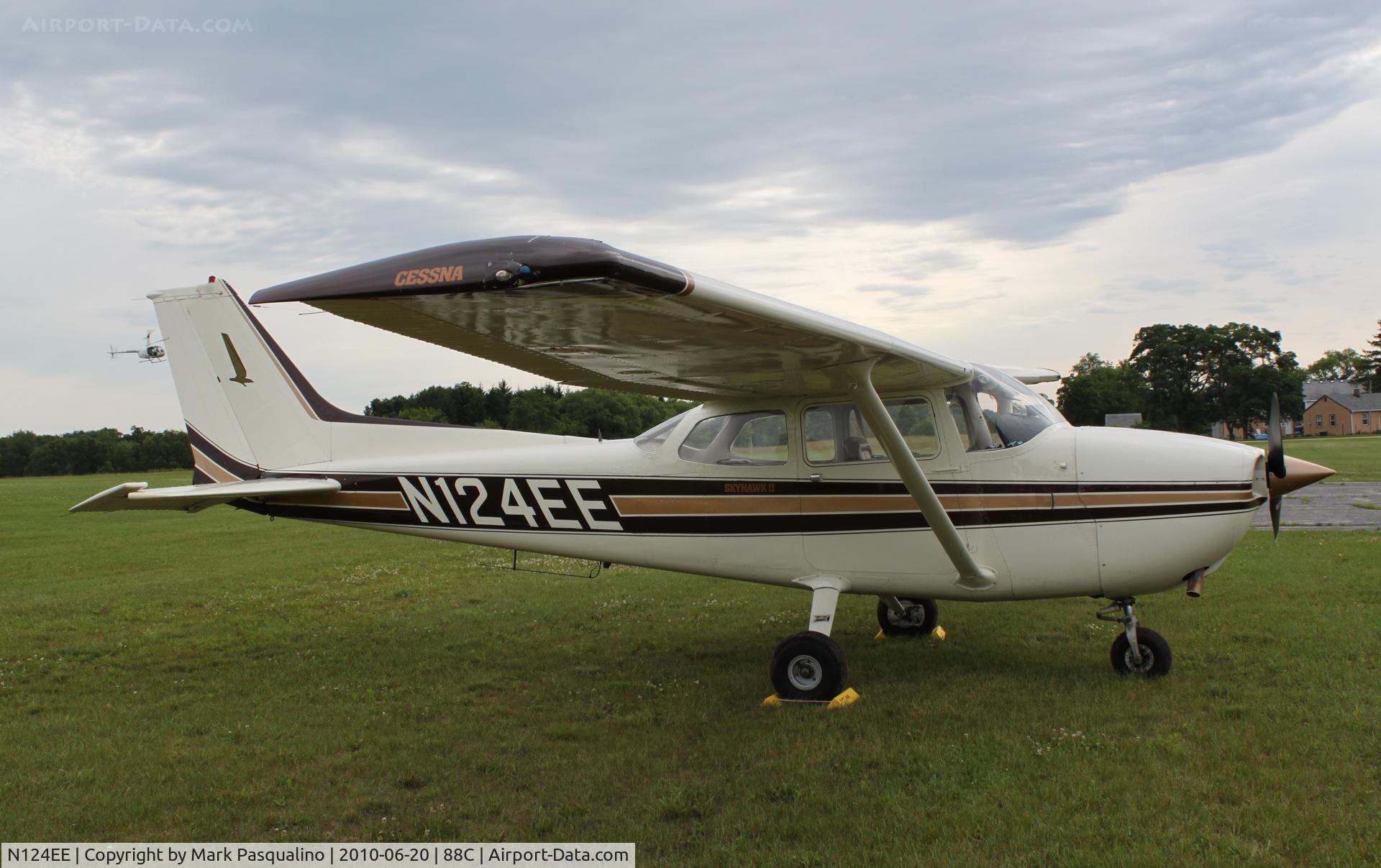 N124EE, Cessna 172N C/N 172-68996, Cessna 172N