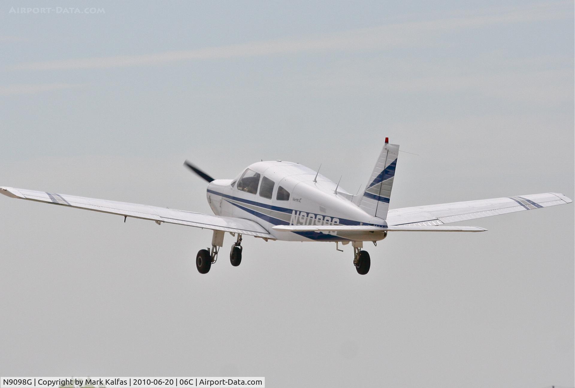 N9098G, 1985 Piper PA-28-161 Warrior II C/N 28-8616024, TRAVEL EXPRESS N9098G, Piper PA-28-161 Warrior II, departing RWY 11 06C (Schaumburg, IL) for a local sight seeing flight on Fathers Day.