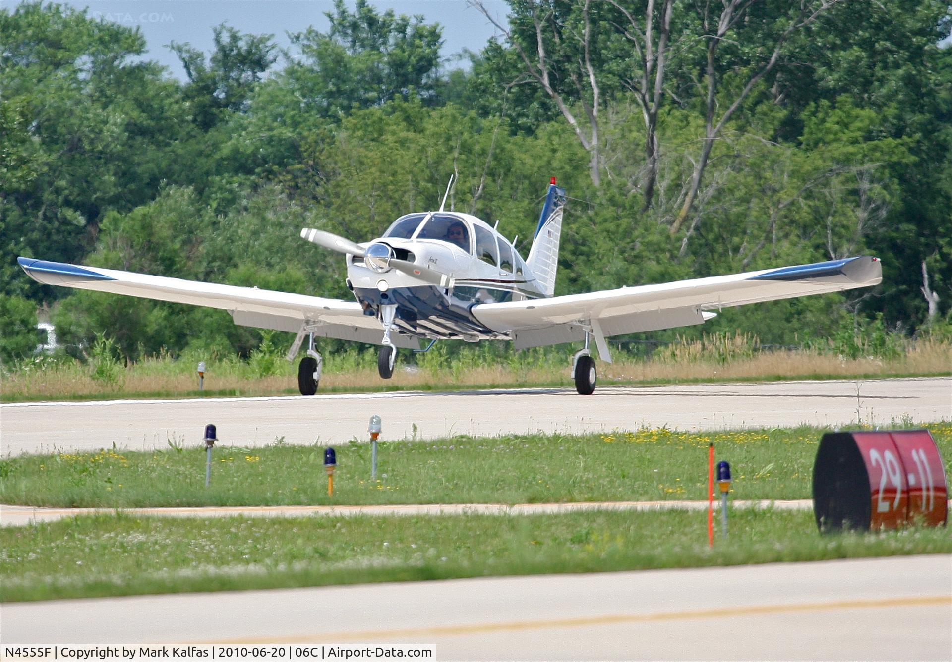 N4555F, 1976 Piper PA-28R-200 C/N 28R-7635416, Piper Dakota PA-28R-200, arriving RWY 11 06C (Schaumburg).
