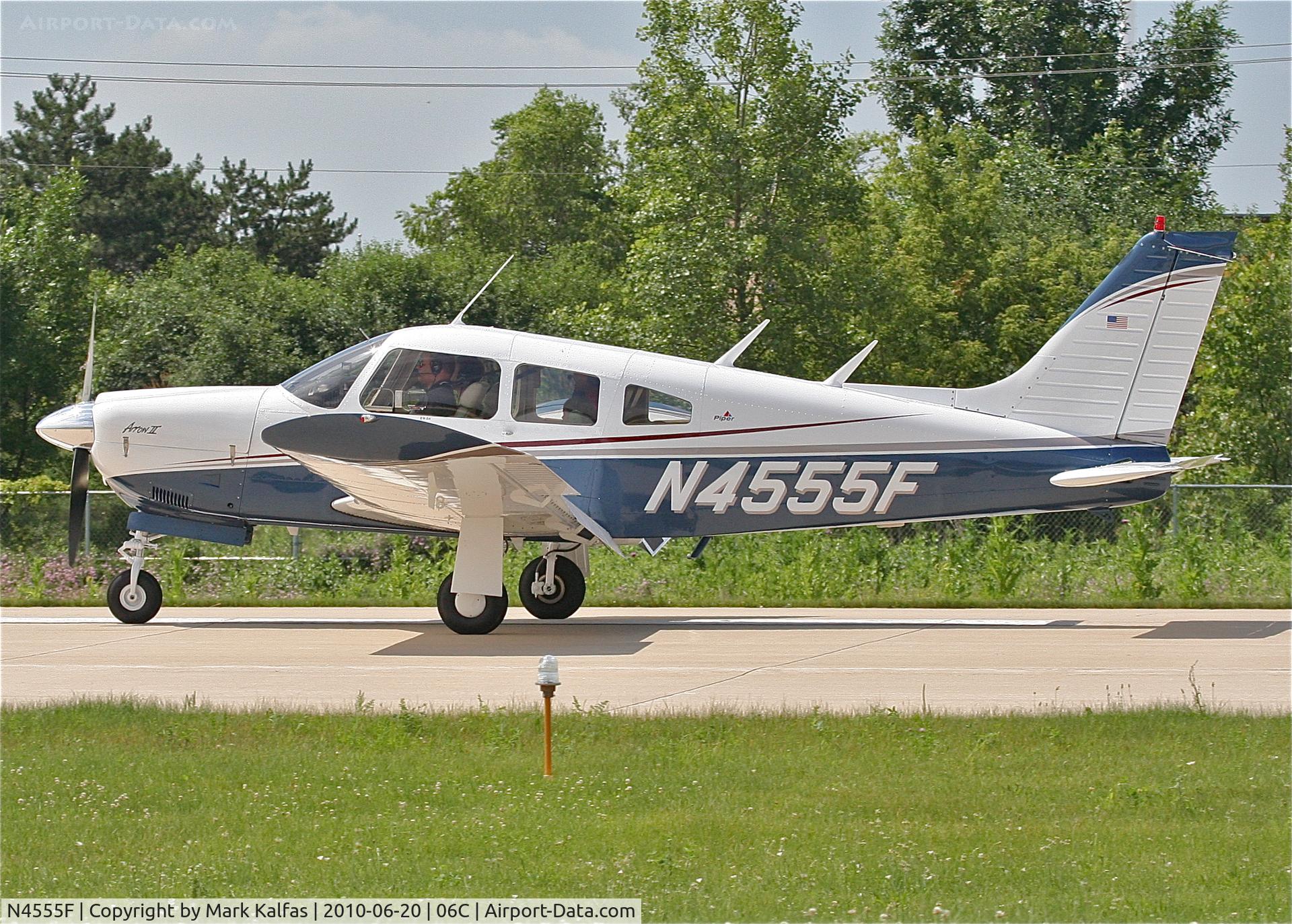 N4555F, 1976 Piper PA-28R-200 C/N 28R-7635416, Piper Dakota PA-28R-200, arriving RWY 11 06C (Schaumburg, IL).