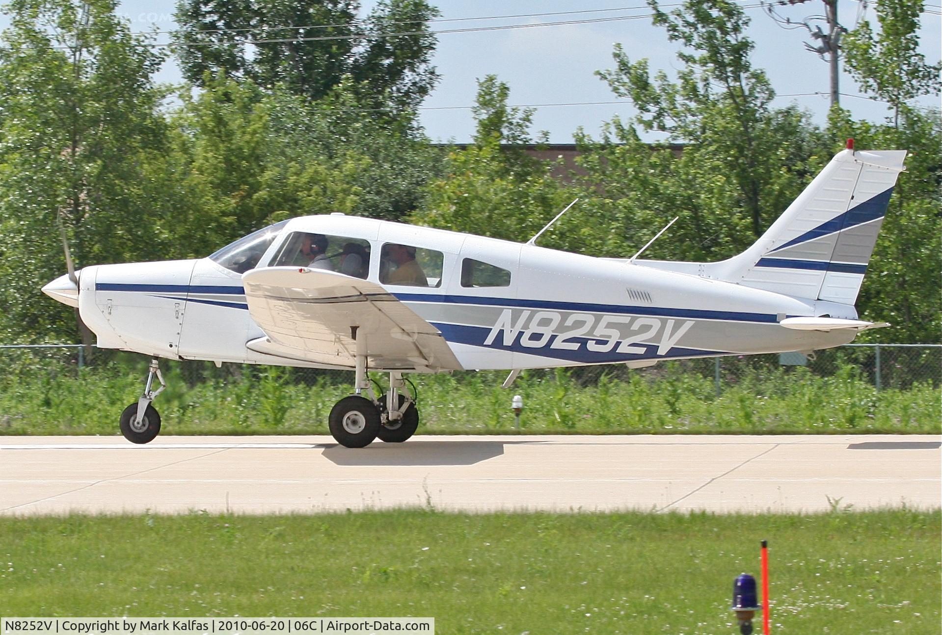 N8252V, 1980 Piper PA-28-161 C/N 28-8116010, Travel Express Piper PA-28-161, departing RWY 11 06C (Schaumburg, IL) for a sight seeing fight on Fathers Day.