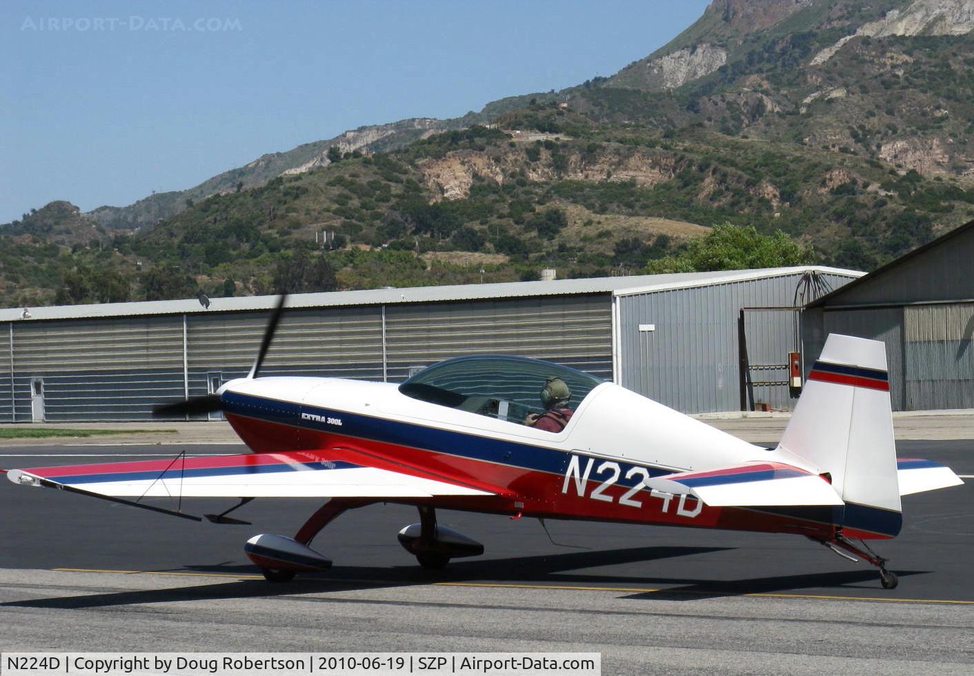 N224D, 1996 Extra EA-300/L C/N 028, 1996 Extra Flugzeugbau Gmbh EA 300/L, Lycoming AEIO-540-L1B5 300 Hp, holding short Rwy 22