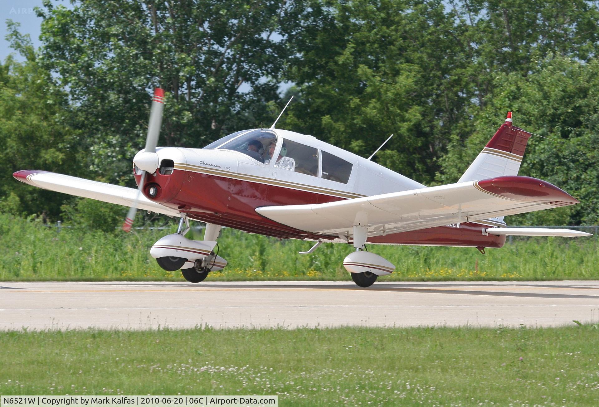 N6521W, 1965 Piper PA-28-140 C/N 28-20600, Piper PA-28-140 N6521W, departing RWY 11 06C (Schaumburg,IL).