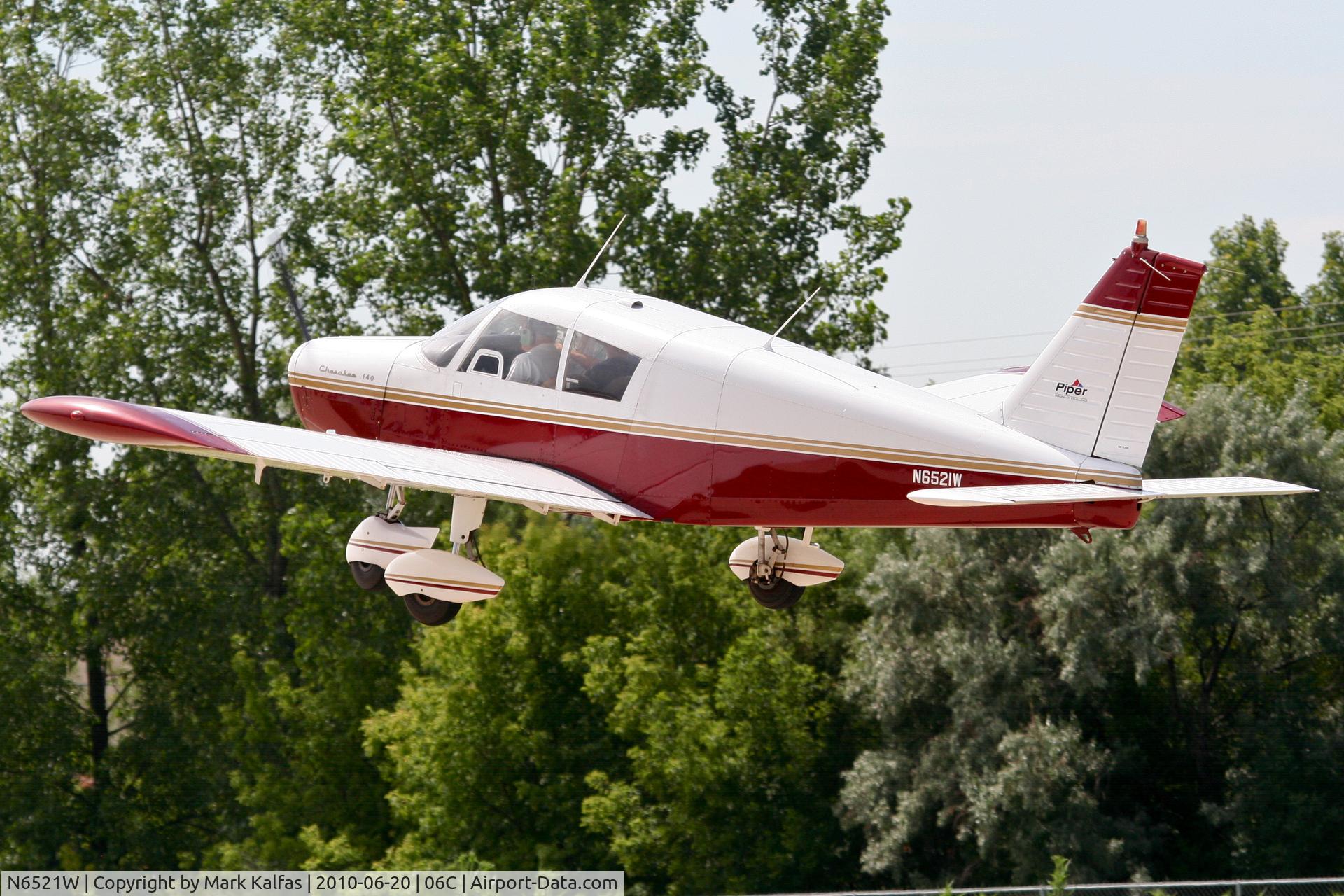 N6521W, 1965 Piper PA-28-140 C/N 28-20600, Piper PA-28-140 N6521W, departing RWY 11 06C (Schaumburg,IL).