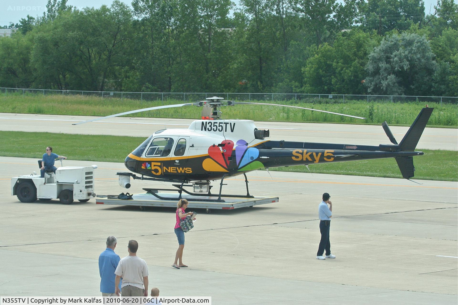 N355TV, 1992 Eurocopter AS-350BA Ecureuil C/N 2647, US Helicopters Inc./NBC 5 Chicago Eurocopter AS 350 BA, getting a tow on the ramp at 06C (Schaunburg, IL).