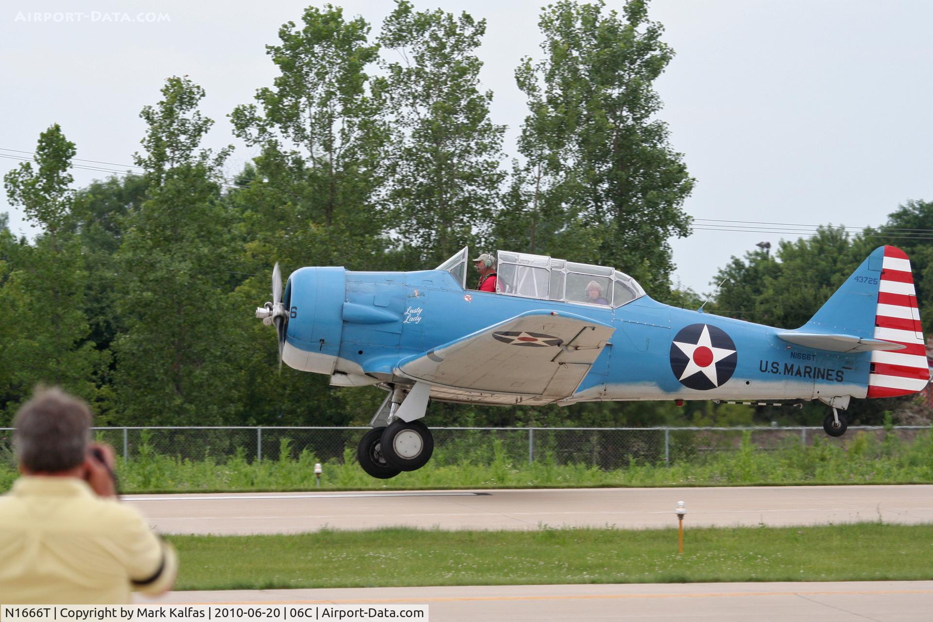 N1666T, North American SNJ-5B Texan C/N 43725, North American SNJ-5B, departing RWY 11 06C (Schaumburg, IL).