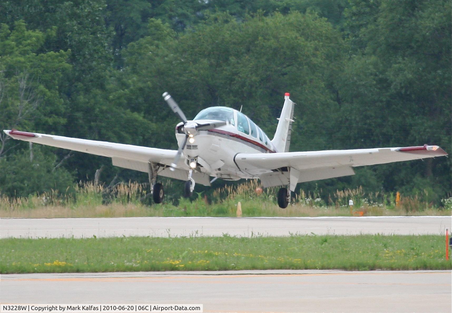 N3228W, 1995 Beech A36 Bonanza 36 C/N E-2928, Beech A36, N3228W, arriving RWY 11 06C (Schaumburg, IL).