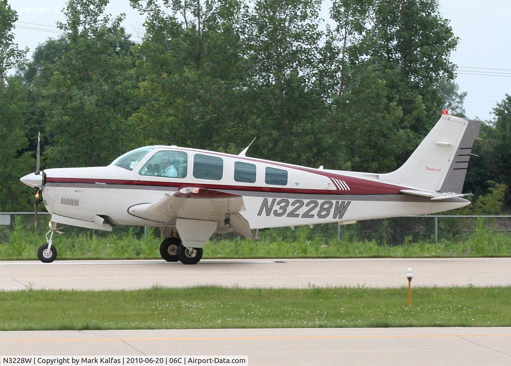 N3228W, 1995 Beech A36 Bonanza 36 C/N E-2928, Beech A36, N3228W, arriving RWY 11 06C (Schaumburg, IL).