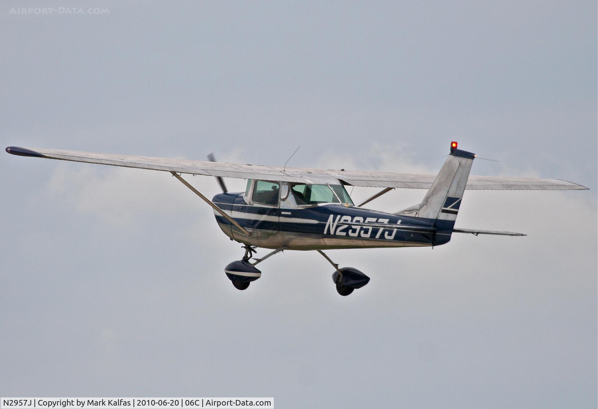 N2957J, 1966 Cessna 150G C/N 15065757, Cessna 150G, N2957J, departing RWY 11 06C (Schaumburg, IL).