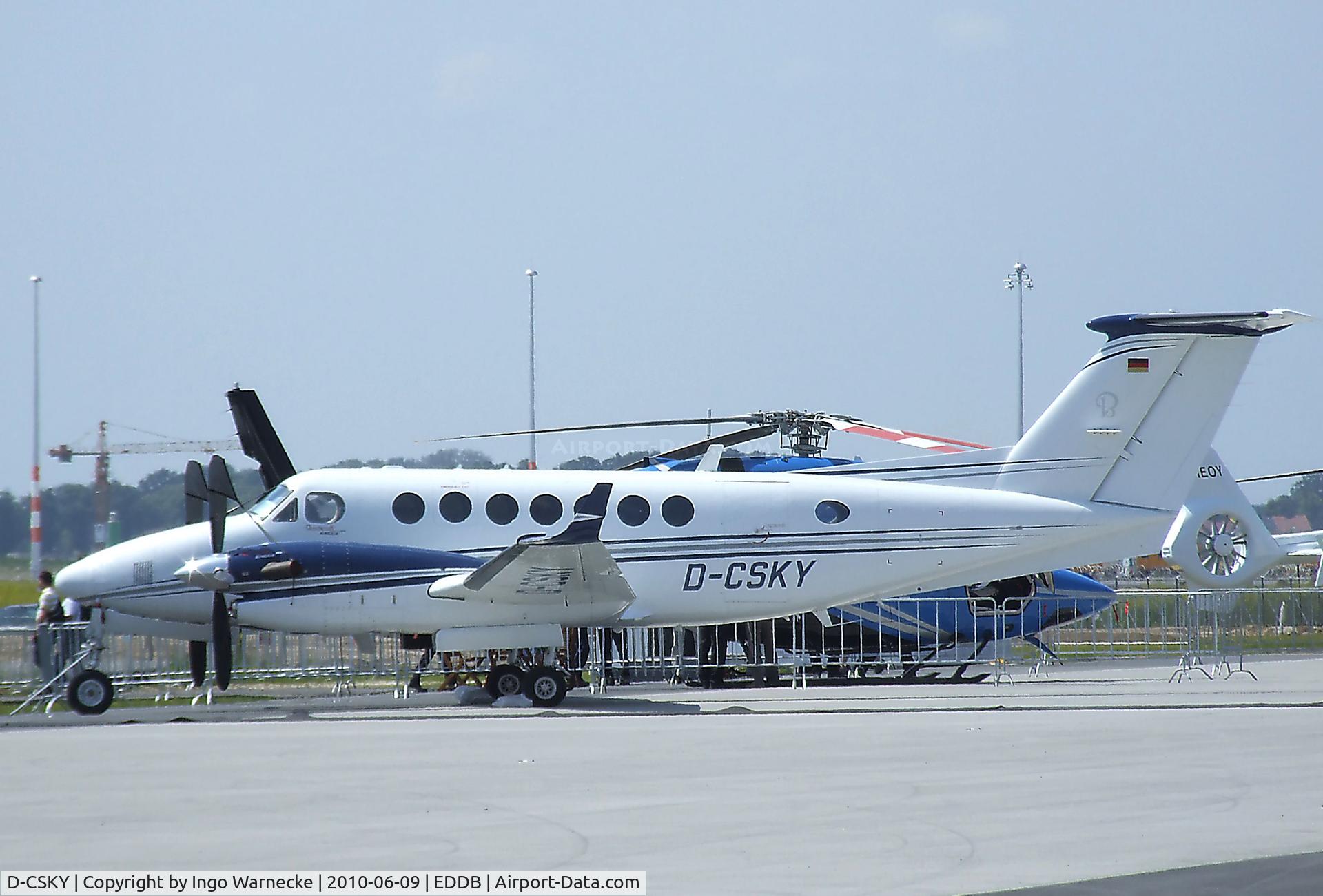 D-CSKY, 1996 Beechcraft B300 Super King Air 350 C/N FL-130, Beechcraft King Air 350B at ILA 2010, Berlin