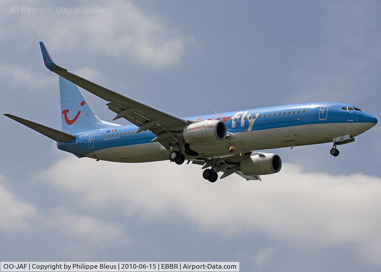 OO-JAF, 2007 Boeing 737-8K5 C/N 35133, Local resident on short final rwy 02.