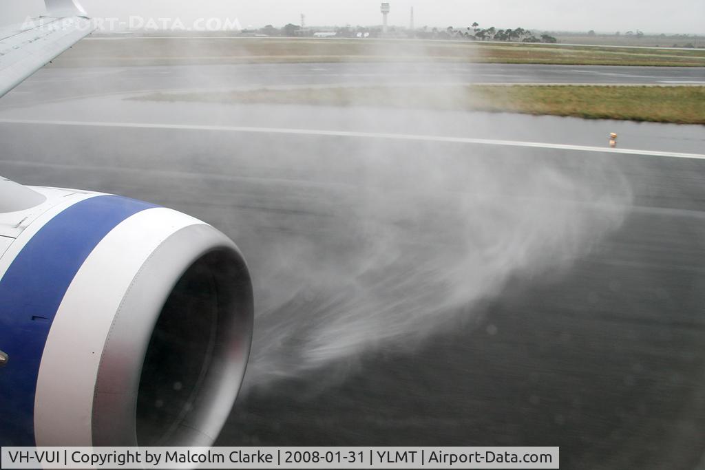 VH-VUI, 2006 Boeing 737-8FE C/N 34441, Boeing 737-8FE lands in wet weather at Launceston, Tasmania in January 2008 with spray from the reverse thrust as it brakes.