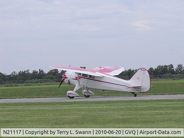 N21117, 1939 Stinson SR-9C Reliant C/N 5371, Taxing in for Breakfast with his father.