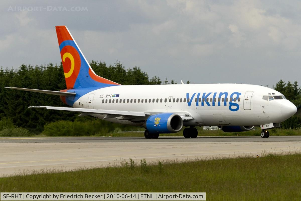 SE-RHT, 1991 Boeing 737-3Q8 C/N 24962, taxying to the active