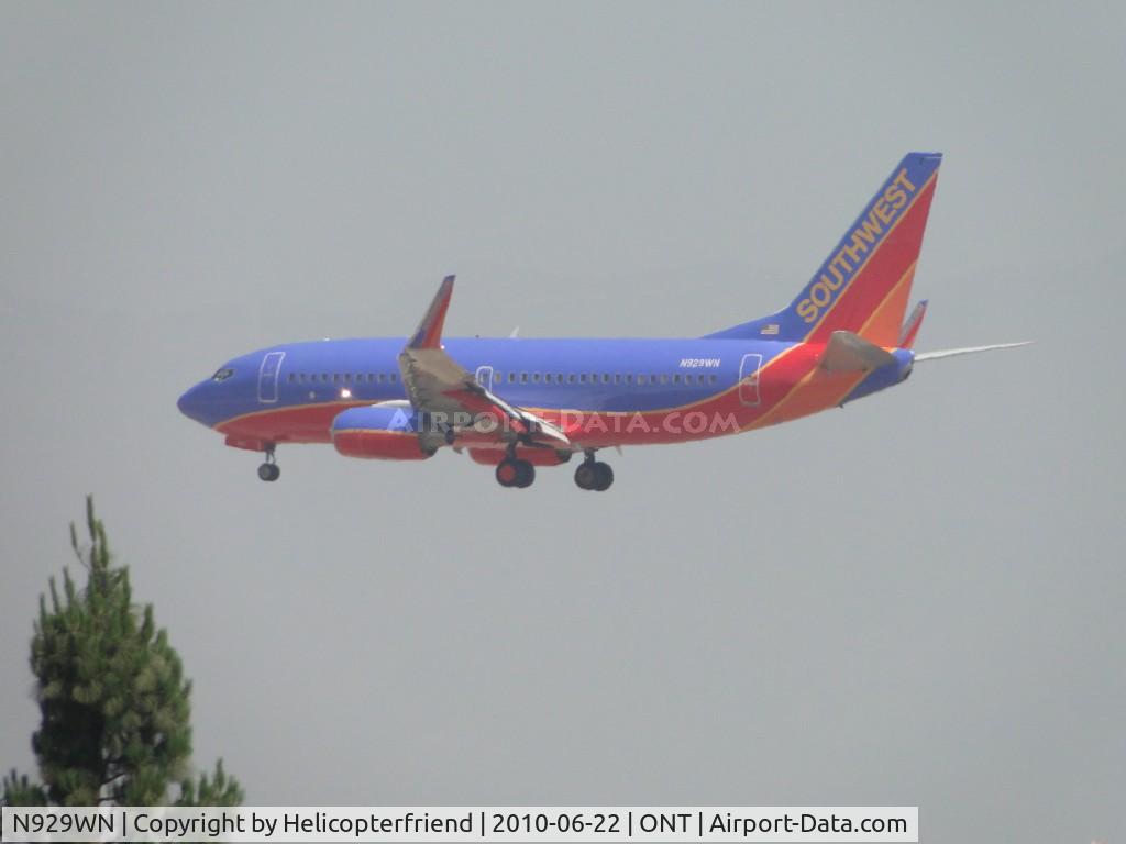 N929WN, 2008 Boeing 737-7H4 C/N 36631, Overthreshold of runway 26R