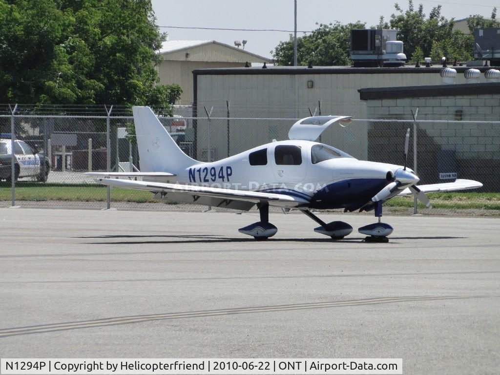 N1294P, 2006 Columbia Aircraft Mfg LC41-550FG C/N 41660, Parked on southside of Ontario