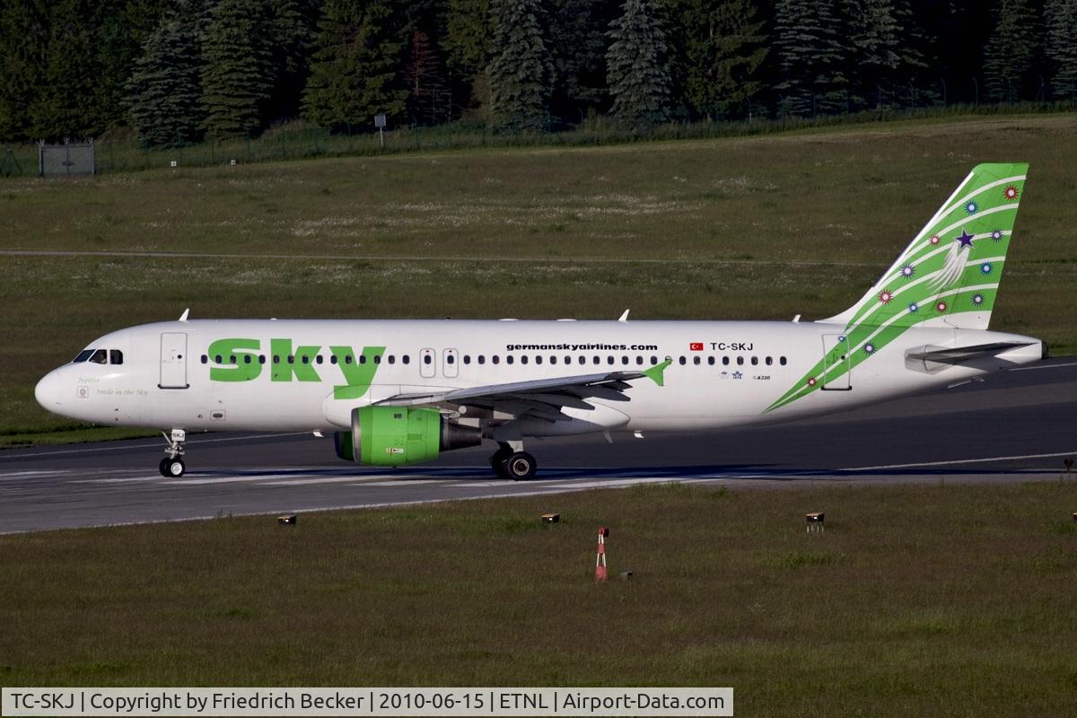 TC-SKJ, 1990 Airbus A320-211 C/N 138, line up for departure
