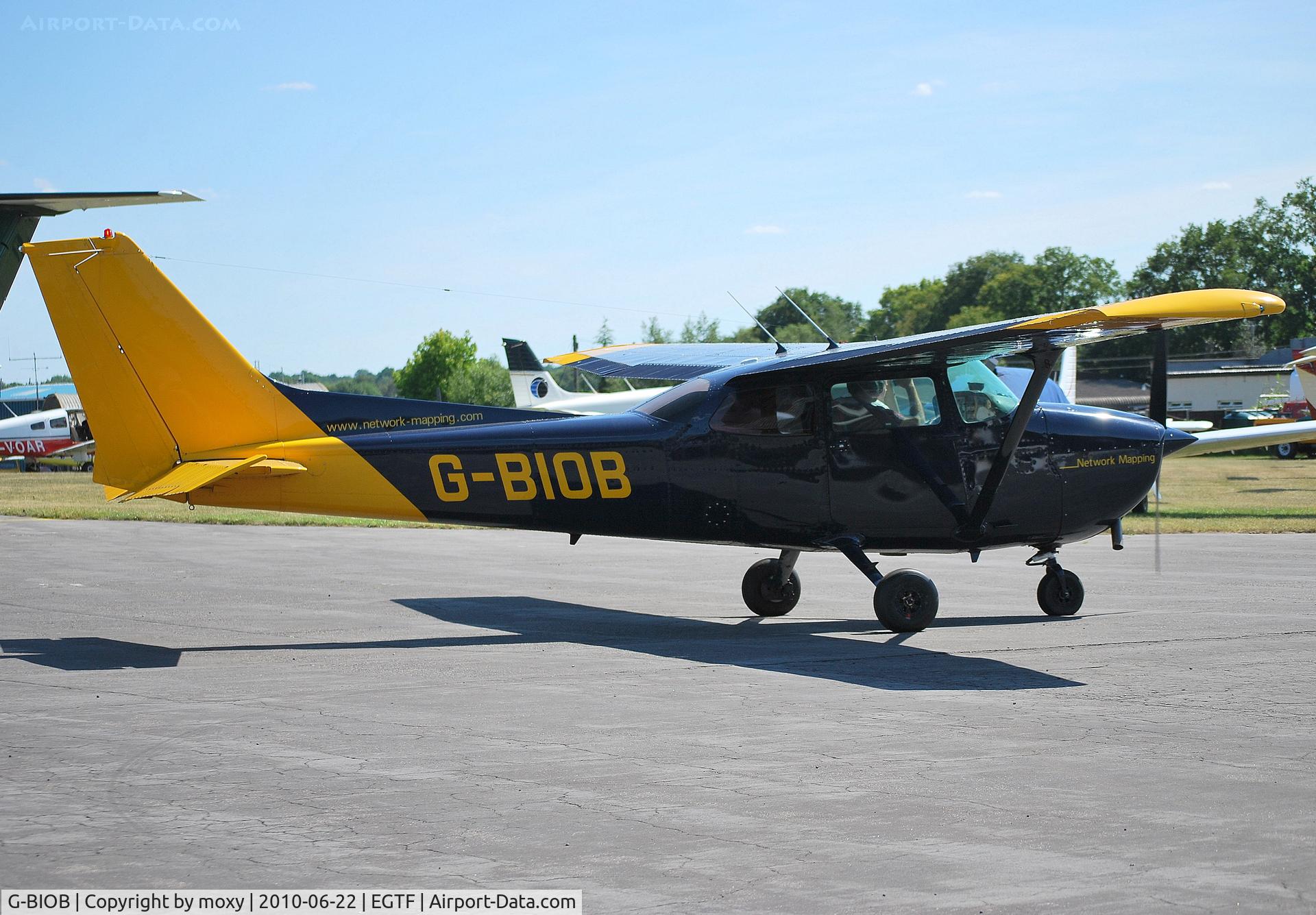 G-BIOB, 1981 Reims F172P Skyhawk C/N 2042, Reims Cessna F172P at Fairoaks
