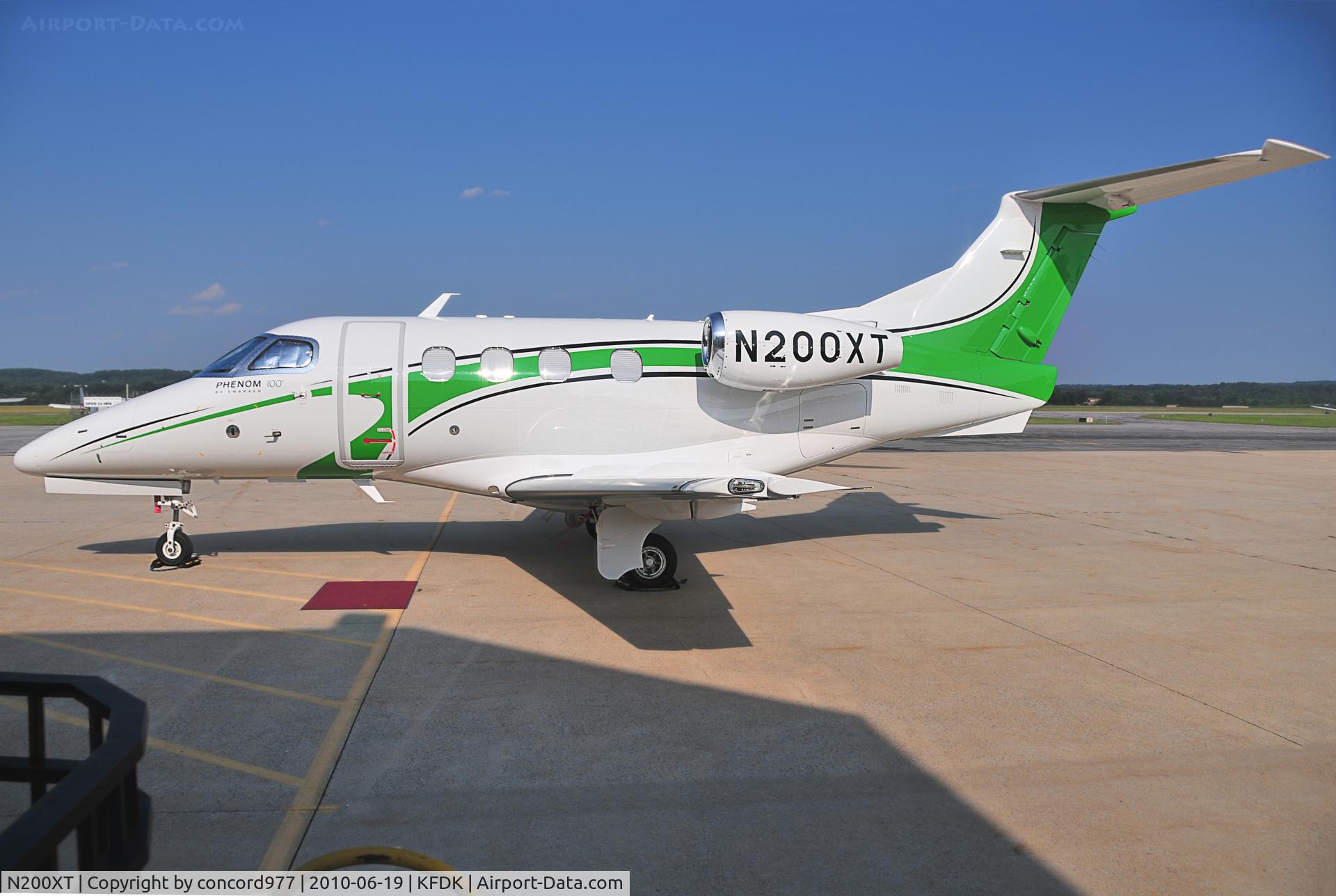 N200XT, 2009 Embraer EMB-500 Phenom 100 C/N 50000029, Seen at KFDK on 6/19/2010