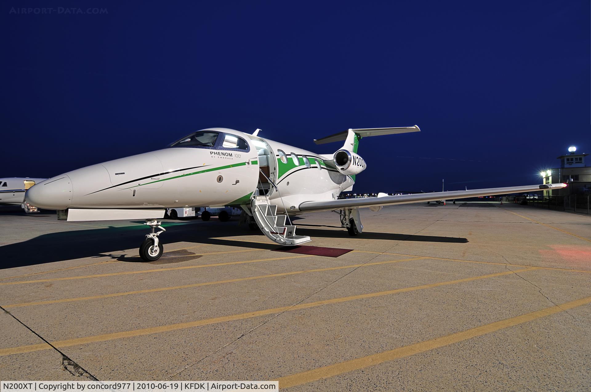 N200XT, 2009 Embraer EMB-500 Phenom 100 C/N 50000029, Seen at KFDK on 6/19/2010