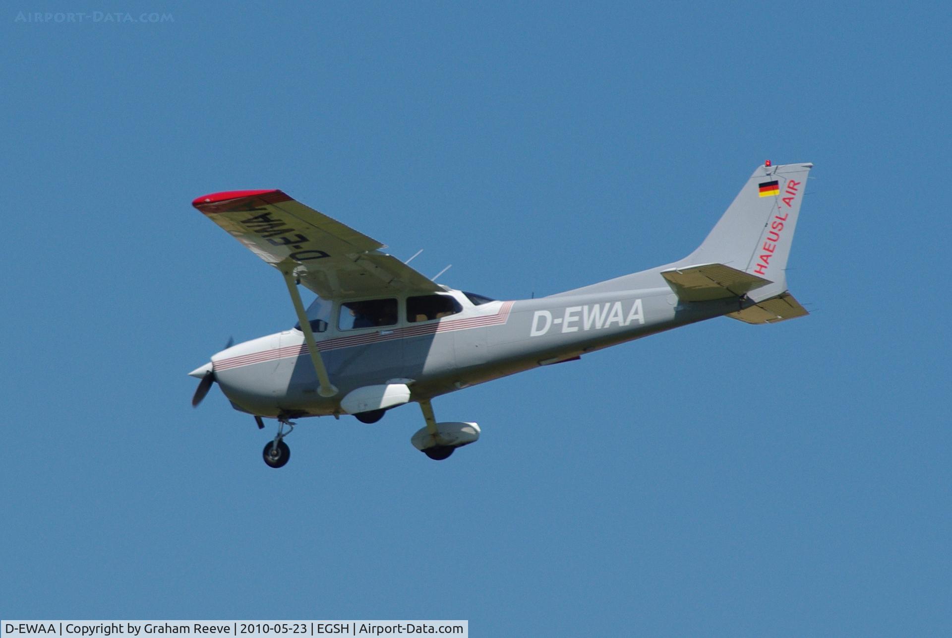 D-EWAA, Cessna 172R C/N 172-80406, Landing at Norwich.