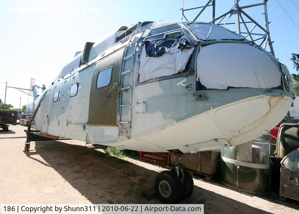 186, Aerospatiale SA-321G Super Frelon C/N 186, One of the two Super Frelon here... Iraq Air Force ntu... This one is stored ;)