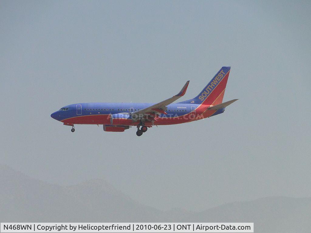 N468WN, 2004 Boeing 737-7H4 C/N 33858, On final to Ontario