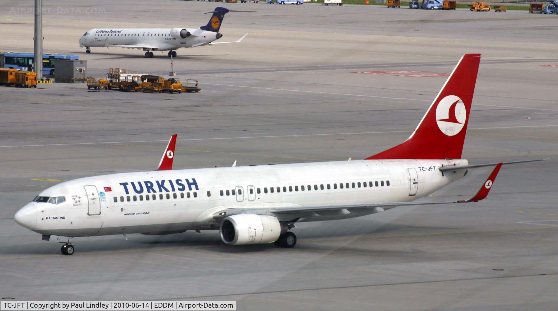 TC-JFT, 1999 Boeing 737-8F2 C/N 29780, On taxy at Munich