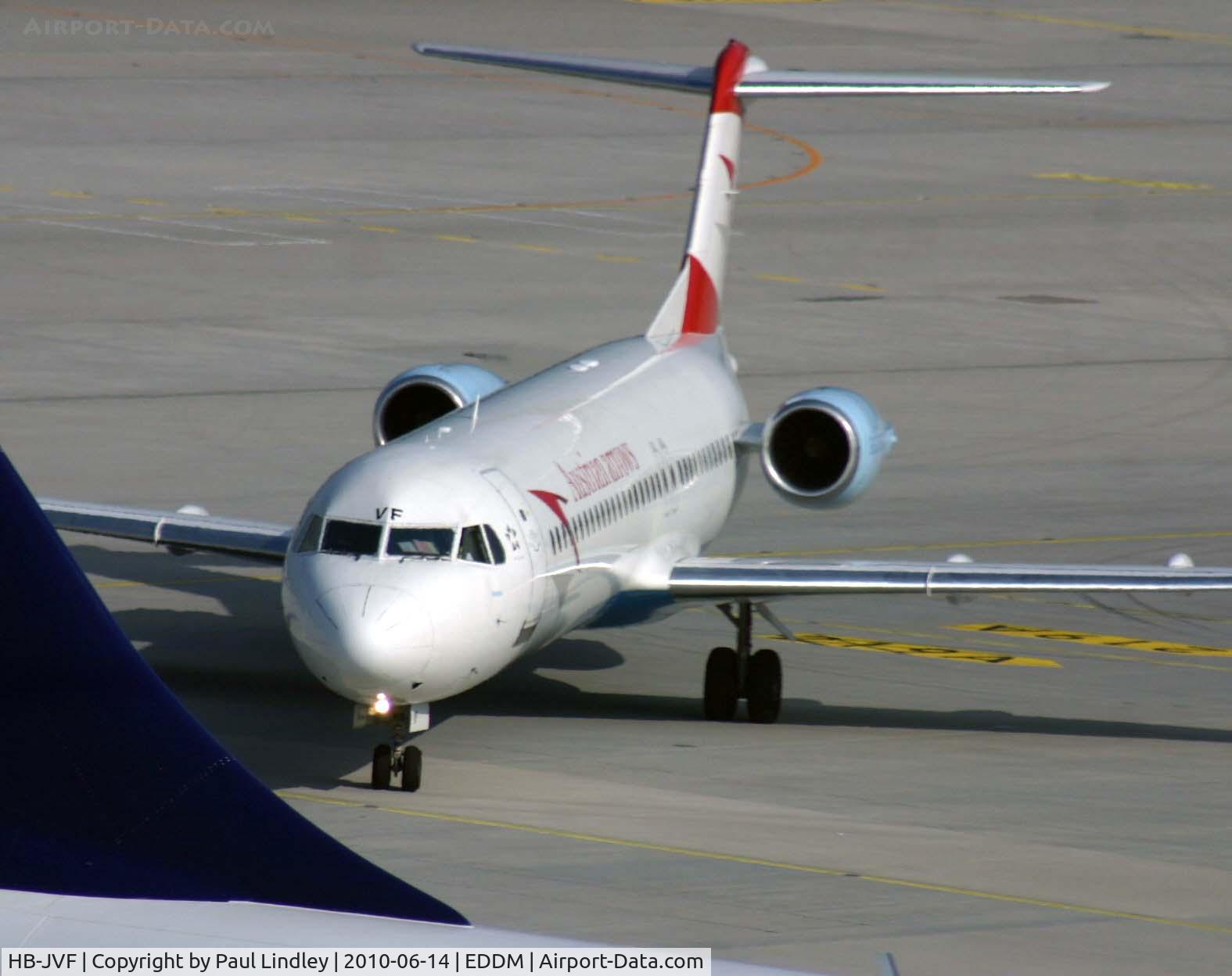 HB-JVF, 1993 Fokker 100 (F-28-0100) C/N 11466, Squeezing in on stand at Munich