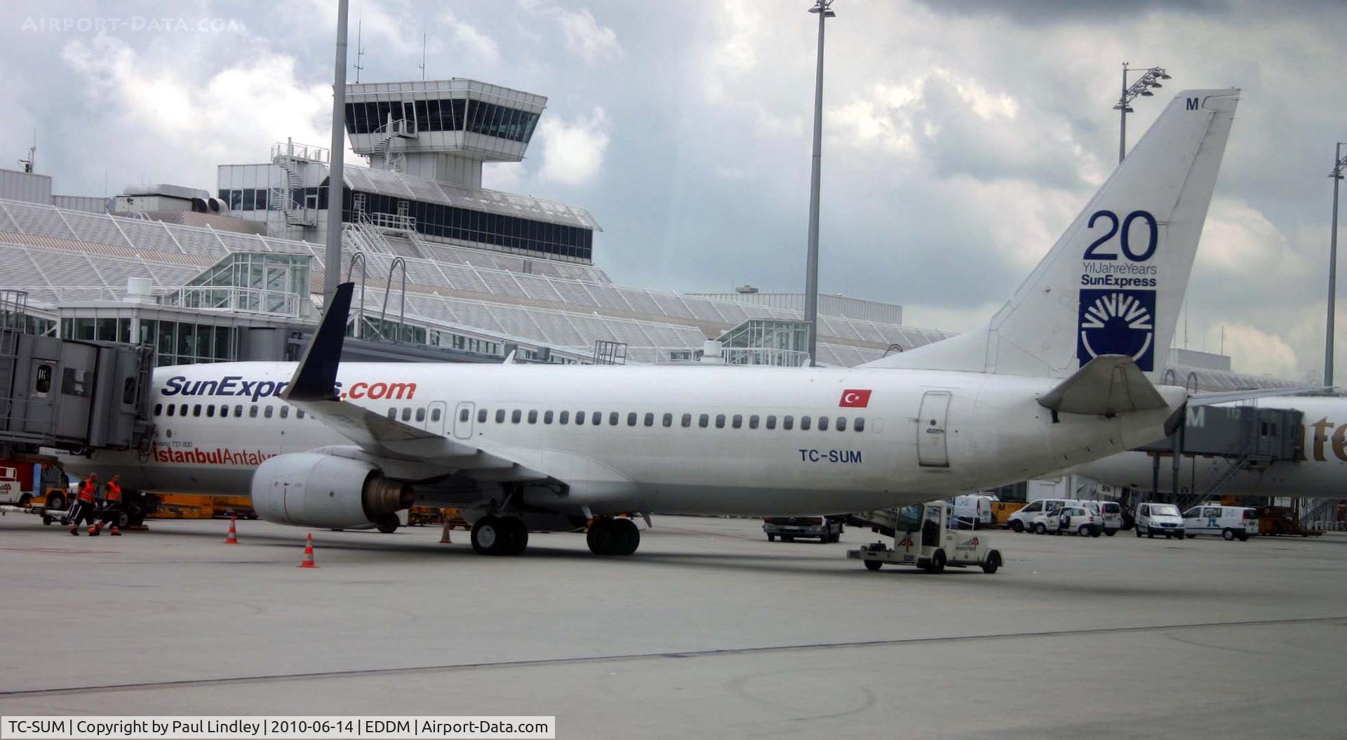 TC-SUM, 1999 Boeing 737-85F C/N 28826, On stand at Munich